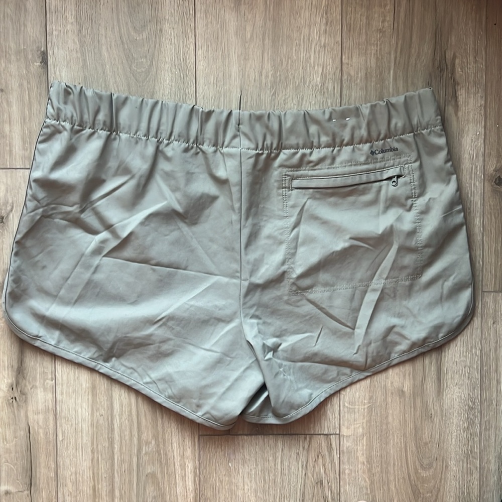 Columbia Tan Athletic Shorts - Picture 5 of 5